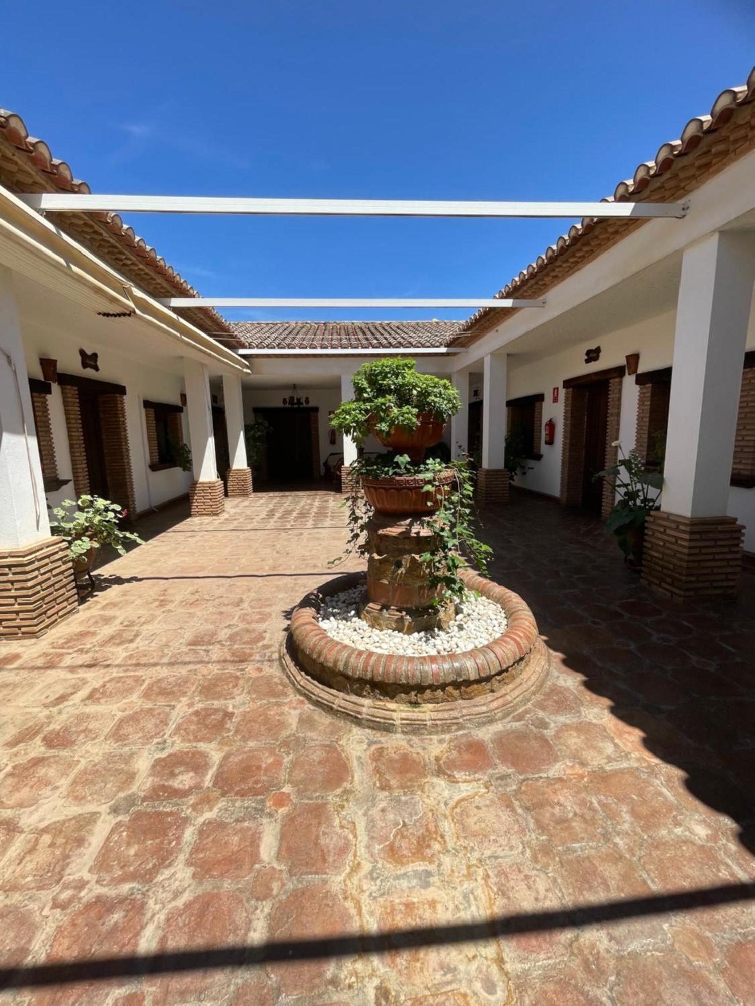 Hotel La Hacienda Del Marquesado Albunan Exterior foto